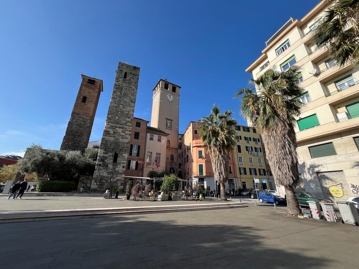 Der Eingang nach Savona im Hafen