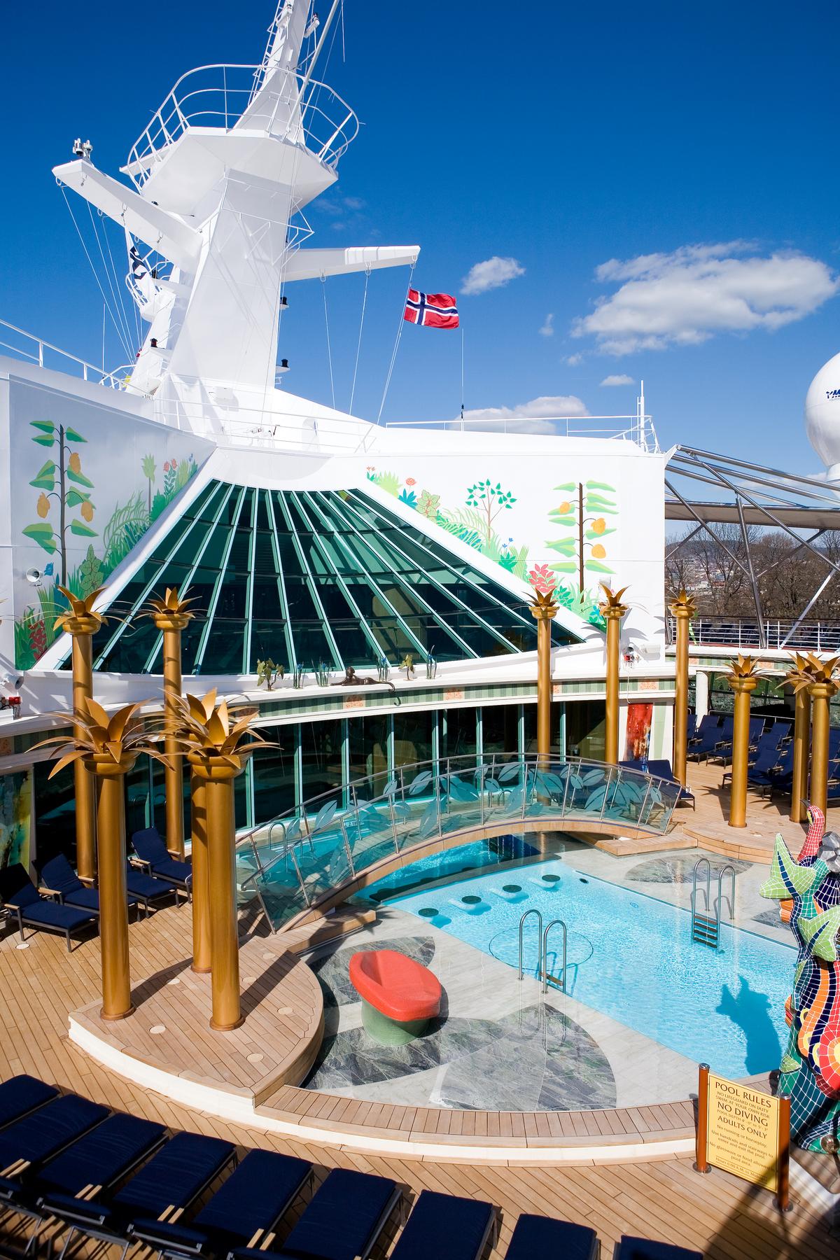 Das Pooldeck der Independence of the Seas