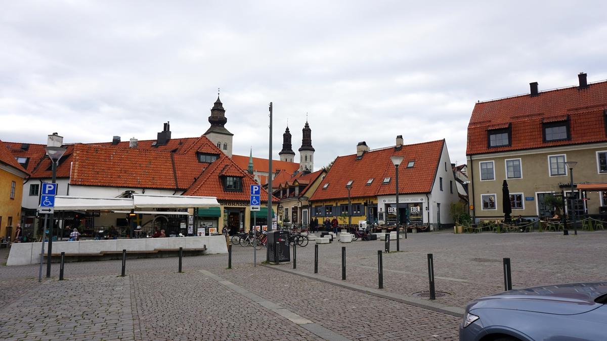 Der Marktplatz von Visby im Zentrum