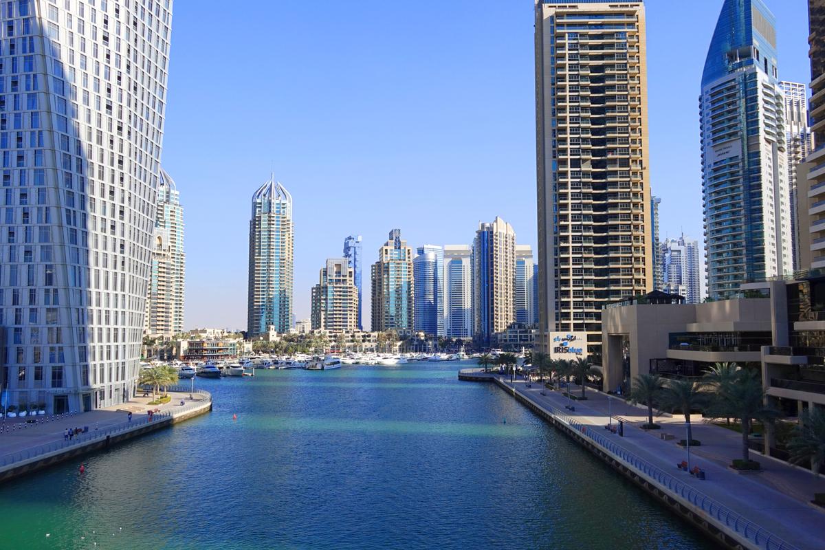 Die Dubai Marina am Fuße der Palmeninsel