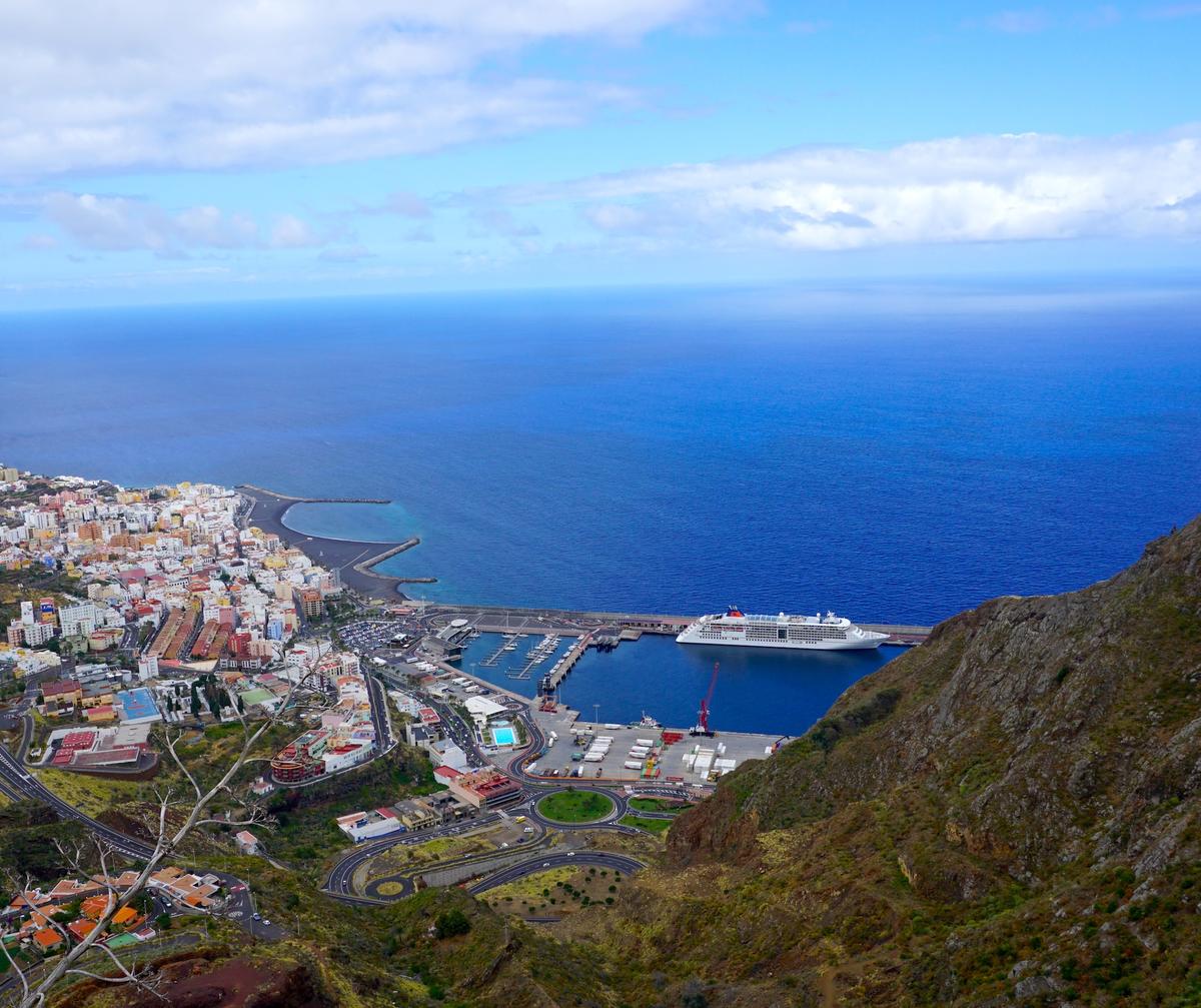 Die Europa 2 auf La Palma im Hafen