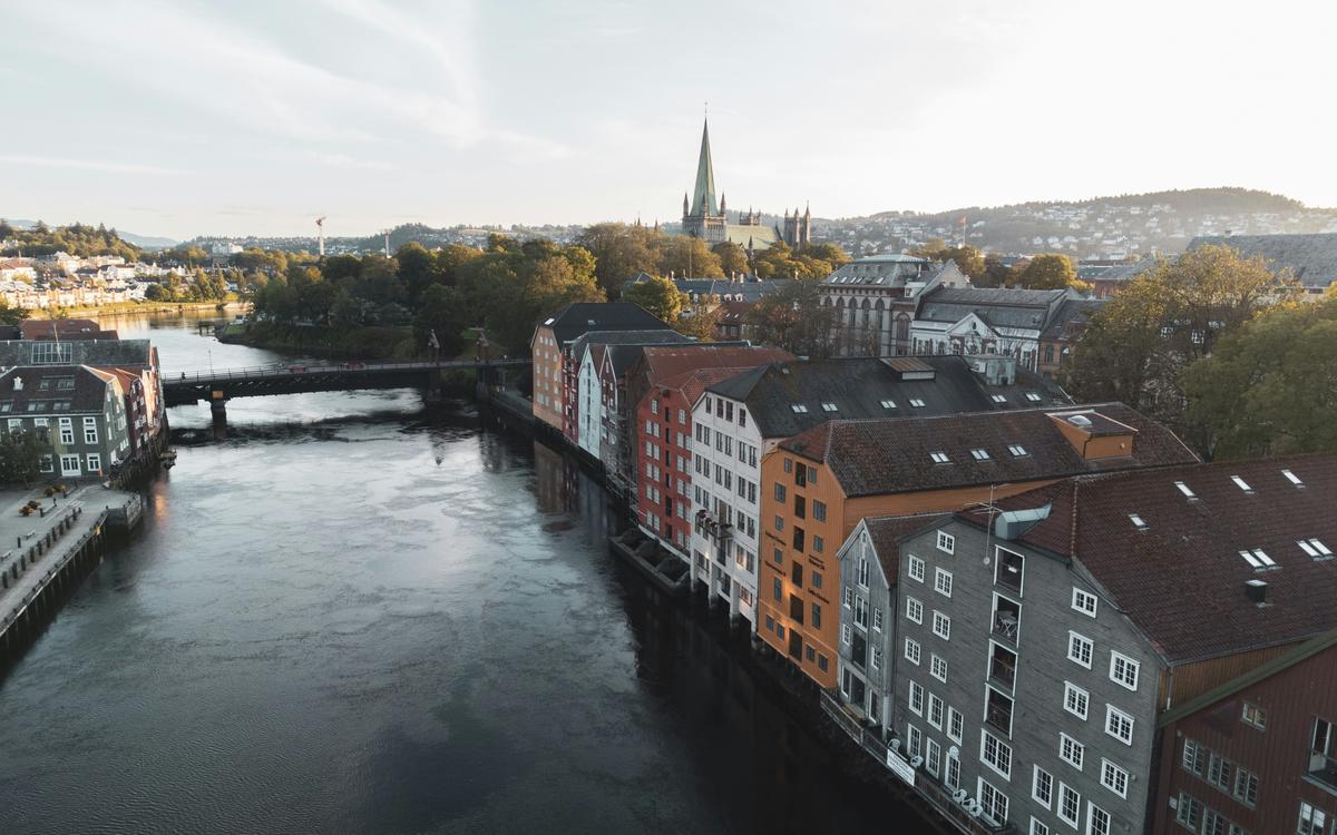 Die Innenstadt von Trondheim im Bild von Joshua Kettle auf Unsplash