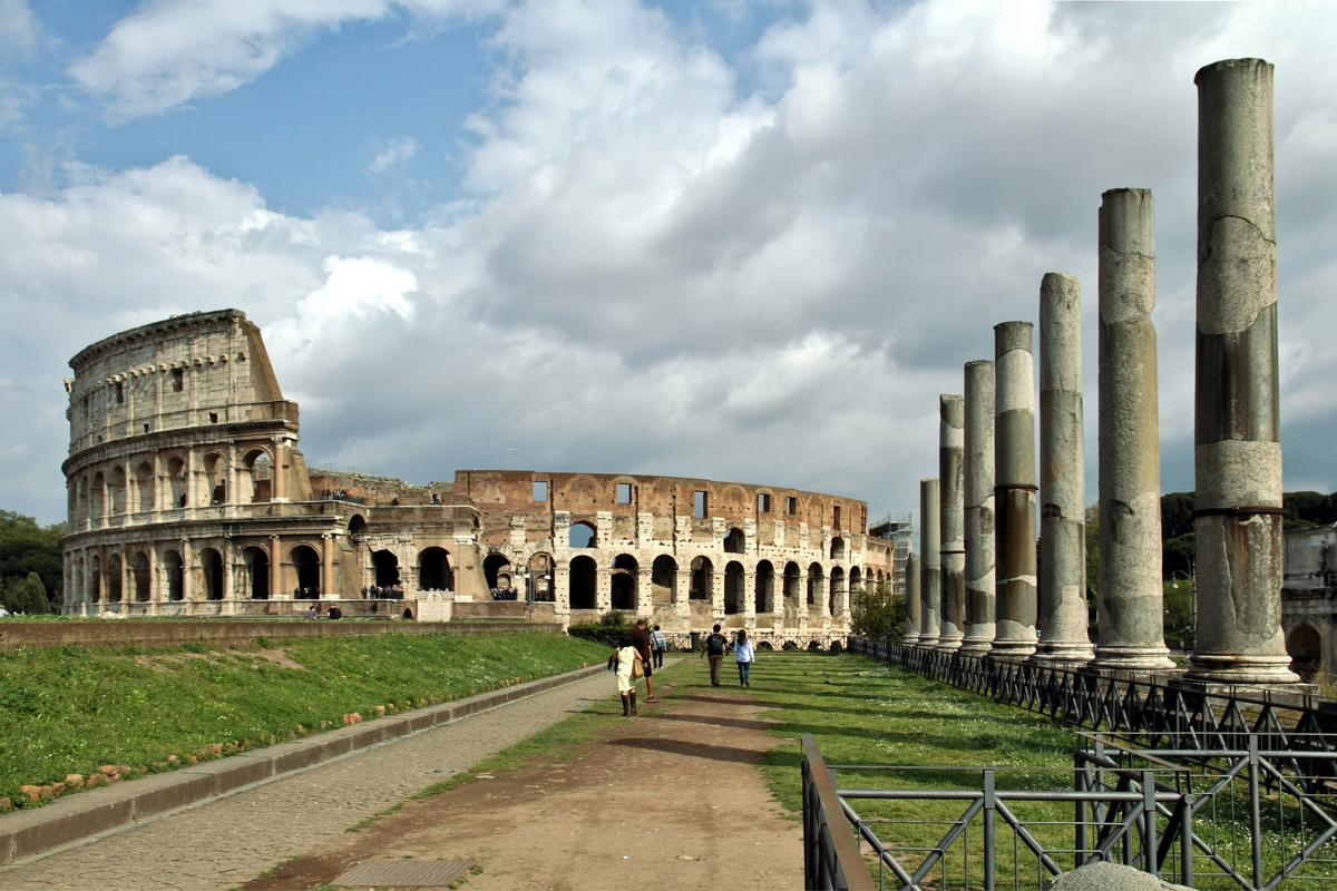 Das Kolloseum mit Forum Romanum