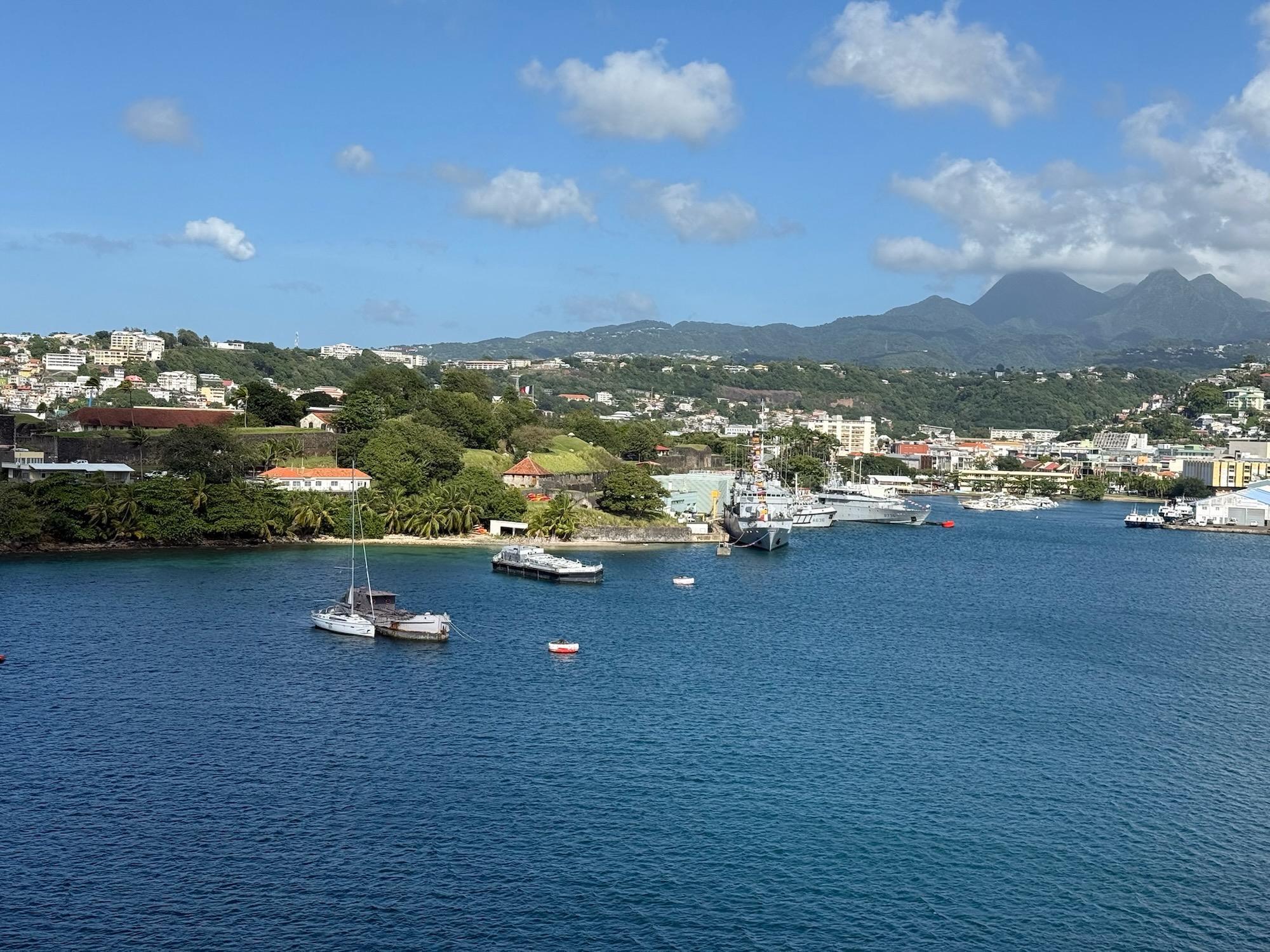 Martinique beim Einlaufen in den Hafen