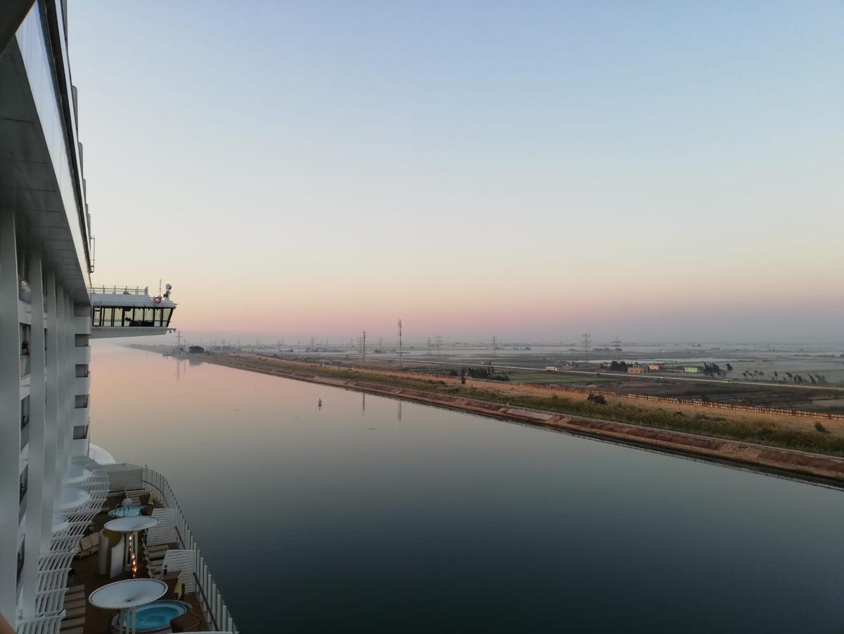 Die Fahrt durch den Suez-Kanal