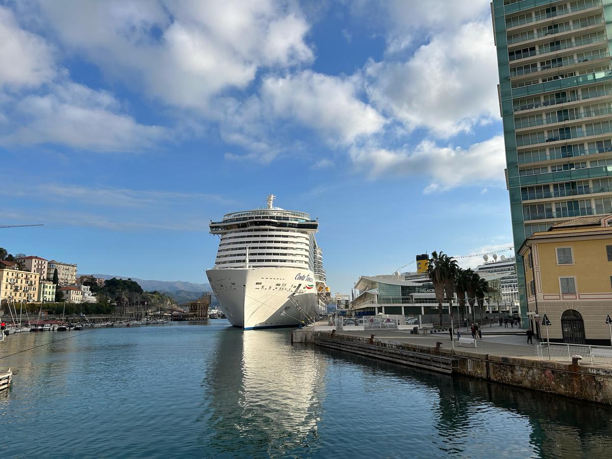 Die Costa Toscana im Hafen von Savona