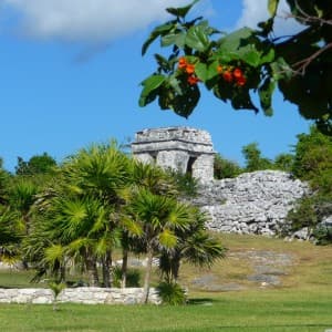 Blick auf die Maya-Stätte von Tulum