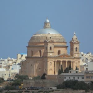 Landausflug in Valetta: Die berühmte Rotunde von Mosta beeindruckt mit ihrer riesigen freitragenden Kuppel