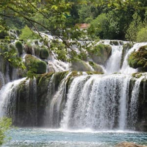 Landausflug in Split: Einer von sieben Wasserfällen im Krka Nationalpark