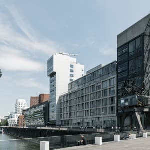 Ausblick auf dem Rheinturm im MedienHafen Düsseldorf