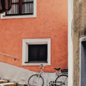 Während eines Landausfluges entdecken Sie die kleinen und bekannten Gassen von Passau