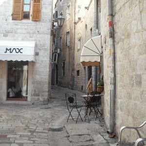 Landausflug in Kotor: Typische Gasse in Kotor