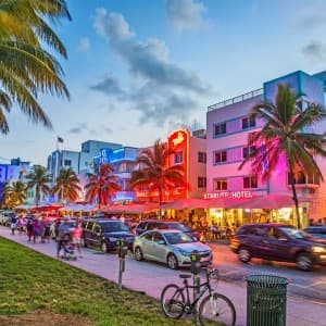 Der Ocean Drive in Miami Beach ist bekannt für seine Art-déco-Hotels