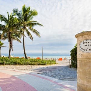 Der Lummus Park in Miami Beach ist ein beliebter Ort für Spaziergänge