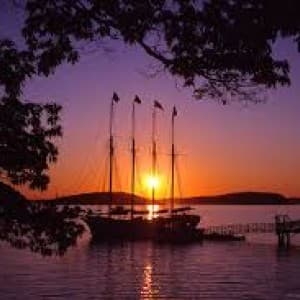 Die "Margaret Todd" am Bar Harbor Inn Pier bei Sonnenuntergang.