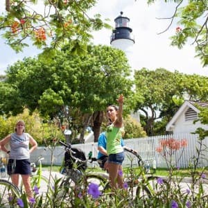 Touristen vor dem Leutturm in Key West