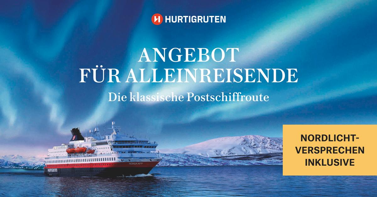 Ein Hurtigruten Schiff auf der klassischen Postroute in Norwegen