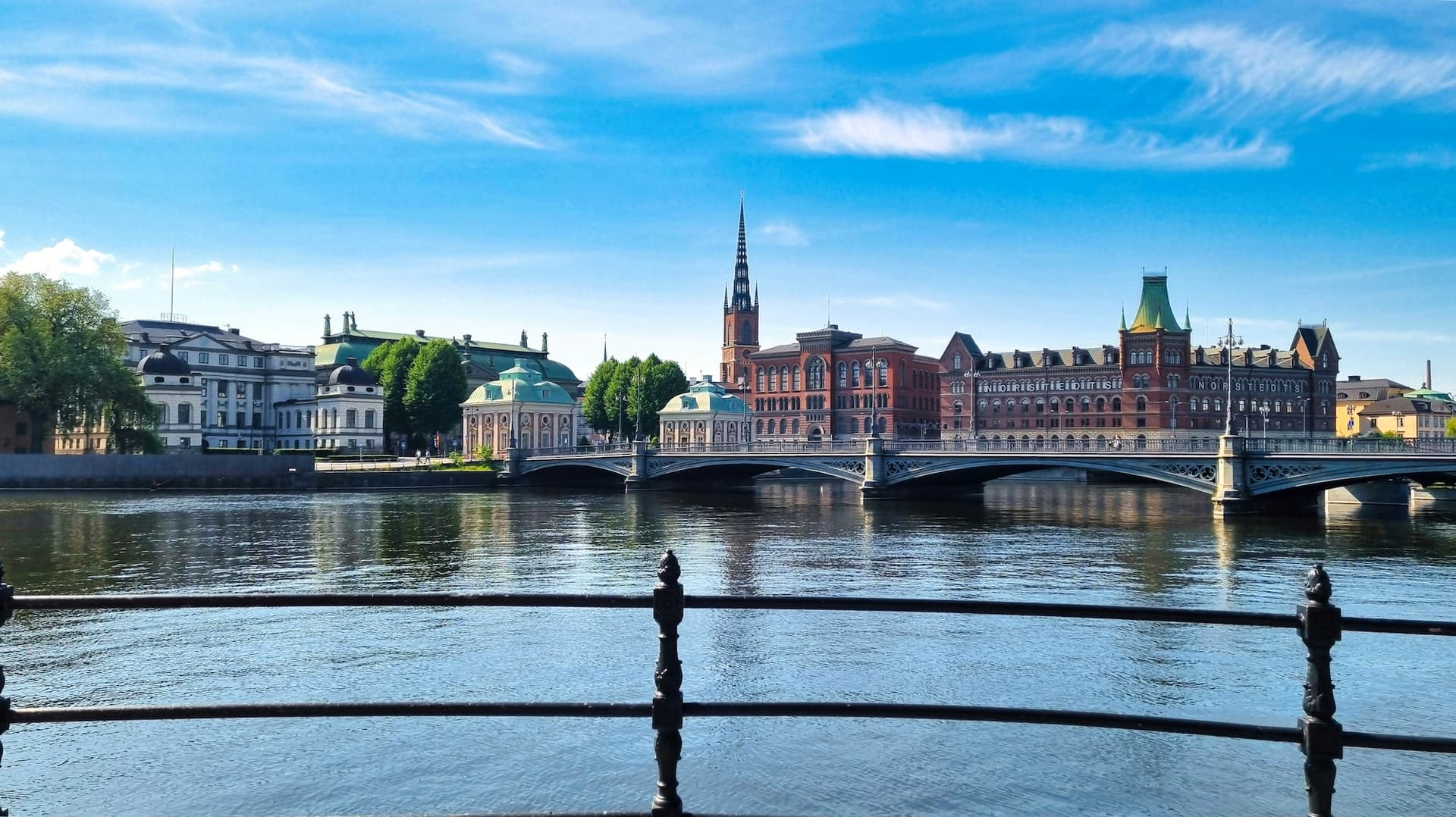john-disandolo-5BZo_I9WLcw-unsplash Wasser ist allgegenwärtig in Stockholm wie im Foto von John Disandolo auf Unsplash