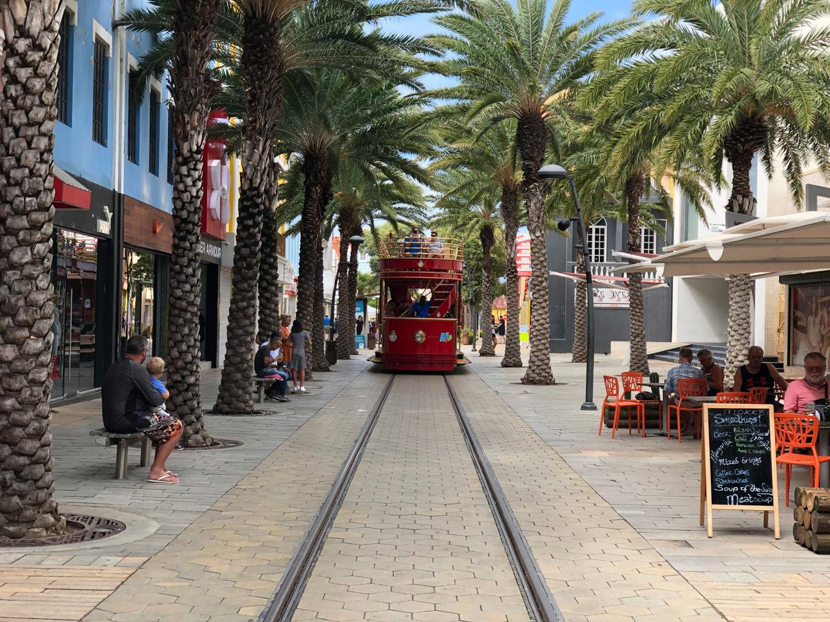 Die Straßenbahn von Aruba im Zentrum von Oranjestad