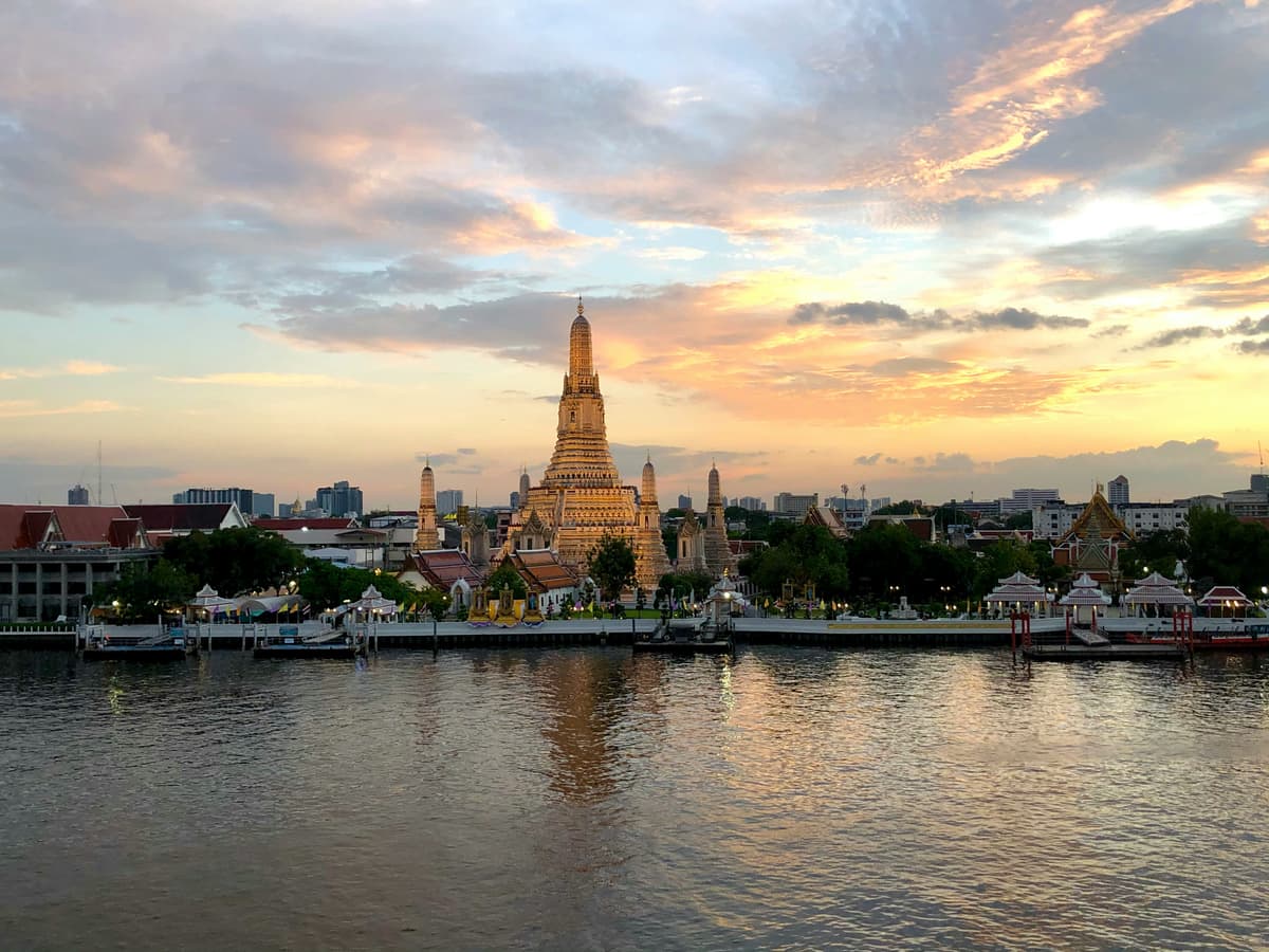 Blick auf Bangkok | Foto von Bradley Prentice auf Unsplash