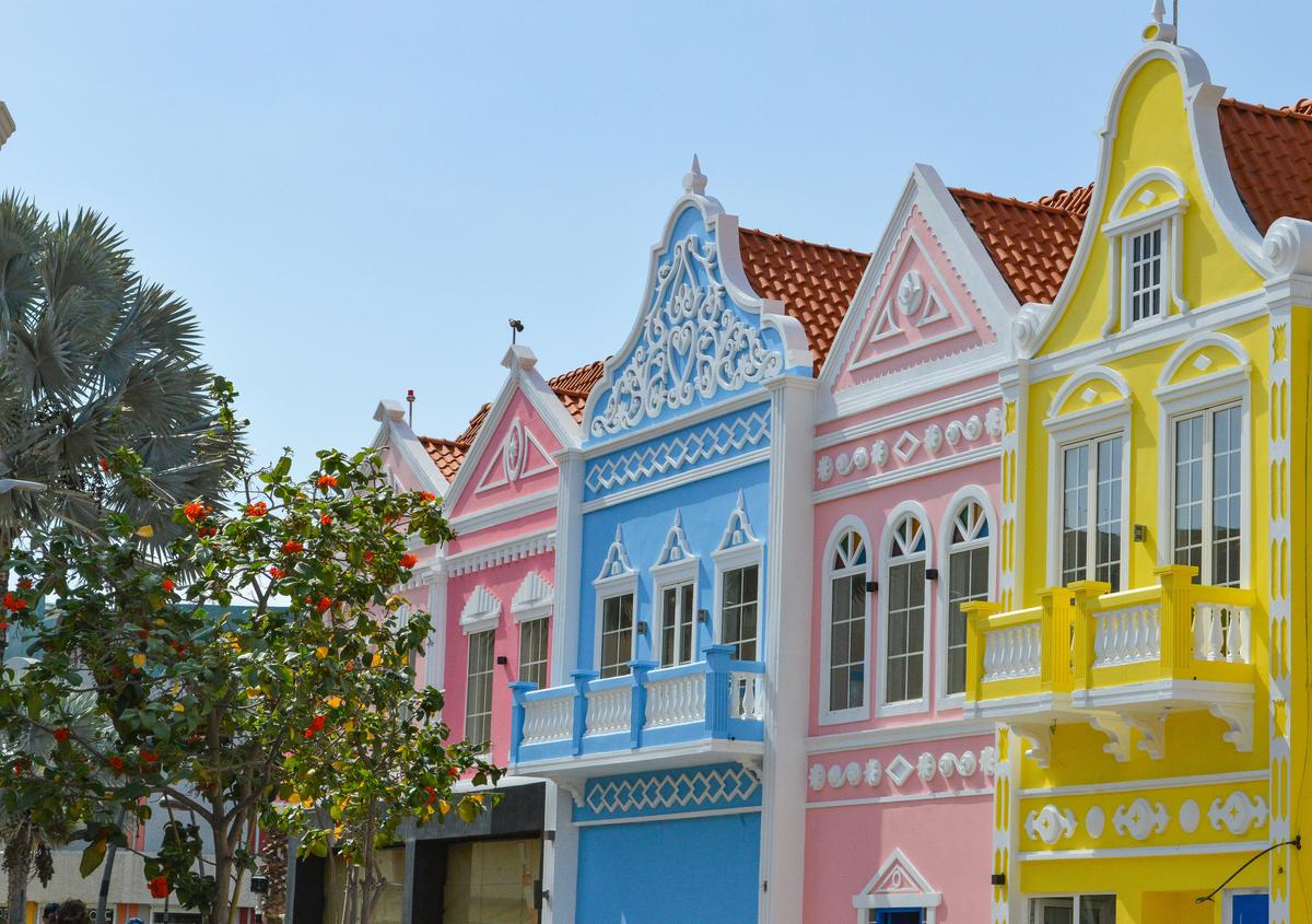 Die bunten Häuser von Oranjestad