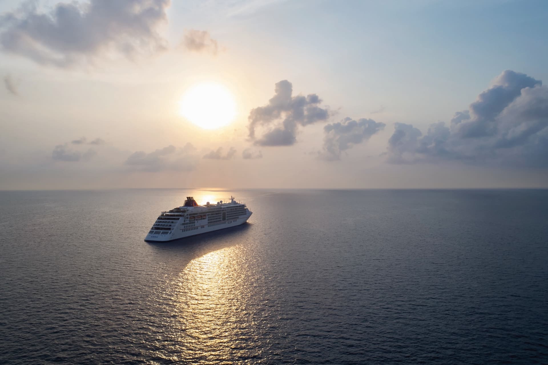 5858,1,europa-2-sunset-300dpi Die EUROPA 2 von Hapag-Lloyd Cruises