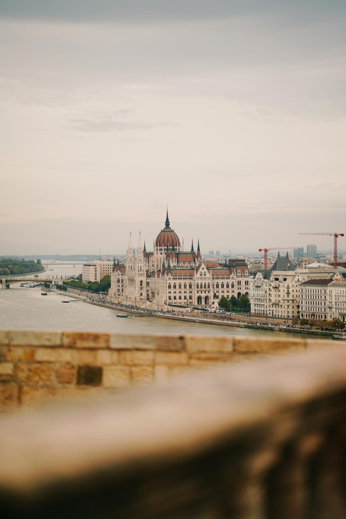 Budapest an der Donau im Bild von Shushan Meloyan auf Unsplash