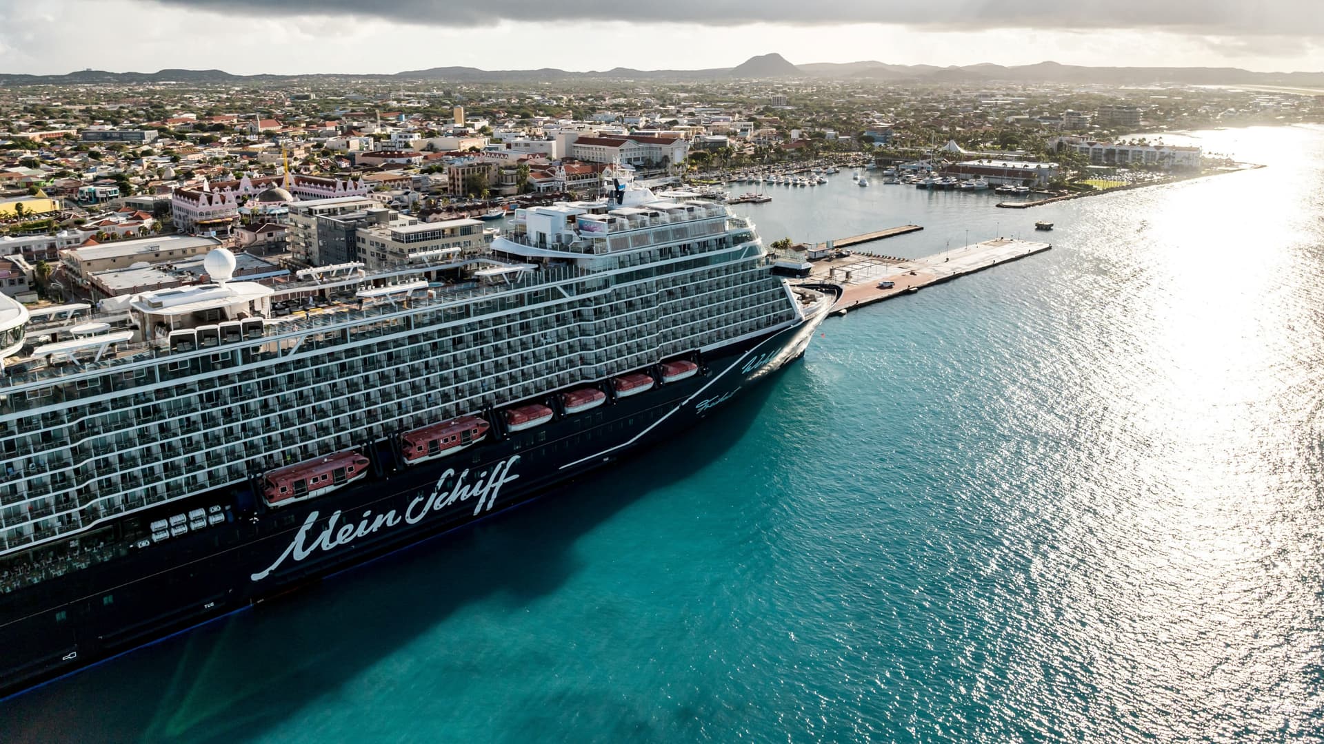 20241120-aruba-1 Mein Schiff im Hafen von Aruba