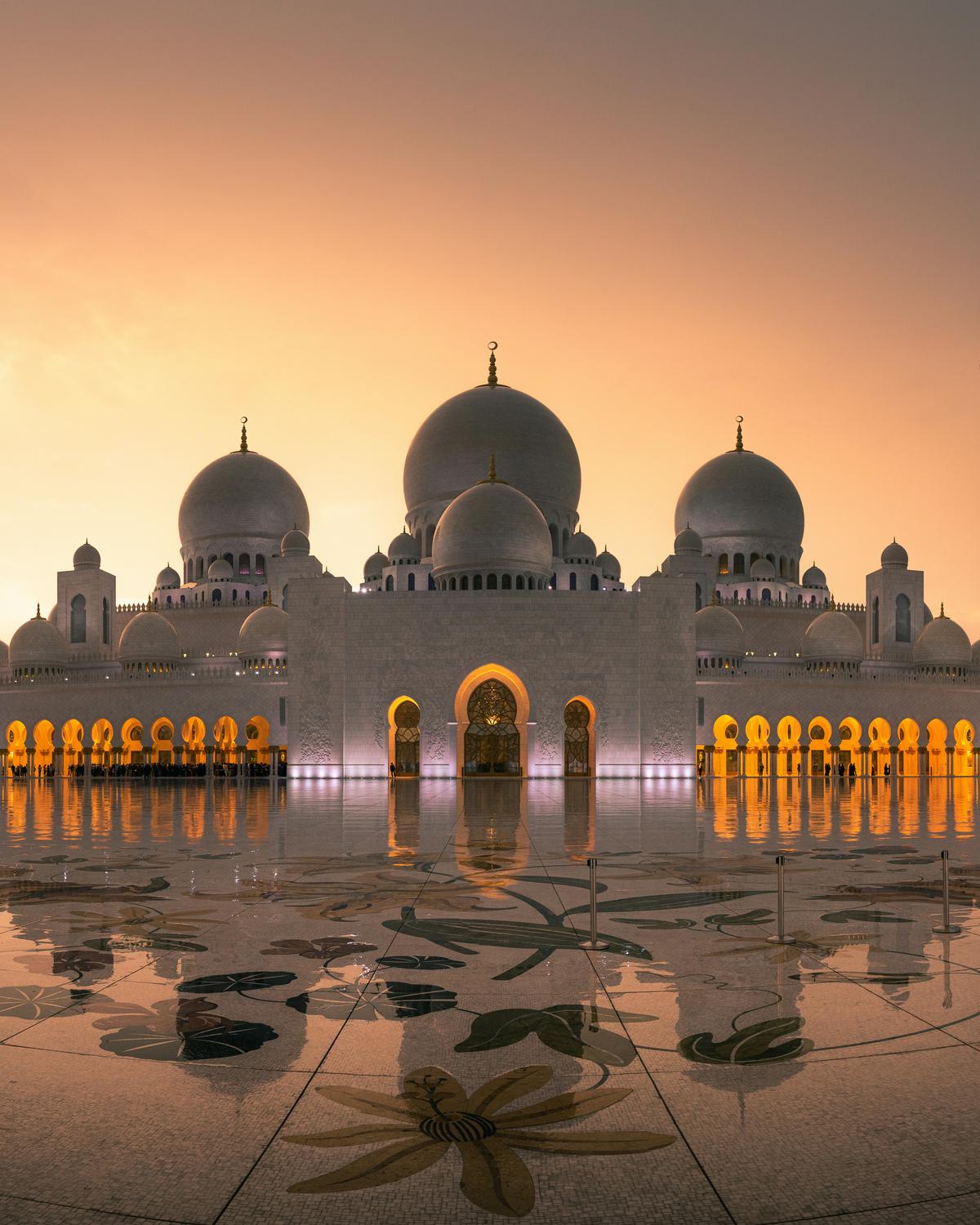 Die Moschee von Abu Dhabi im Foto von Daniel Olah auf Unsplash