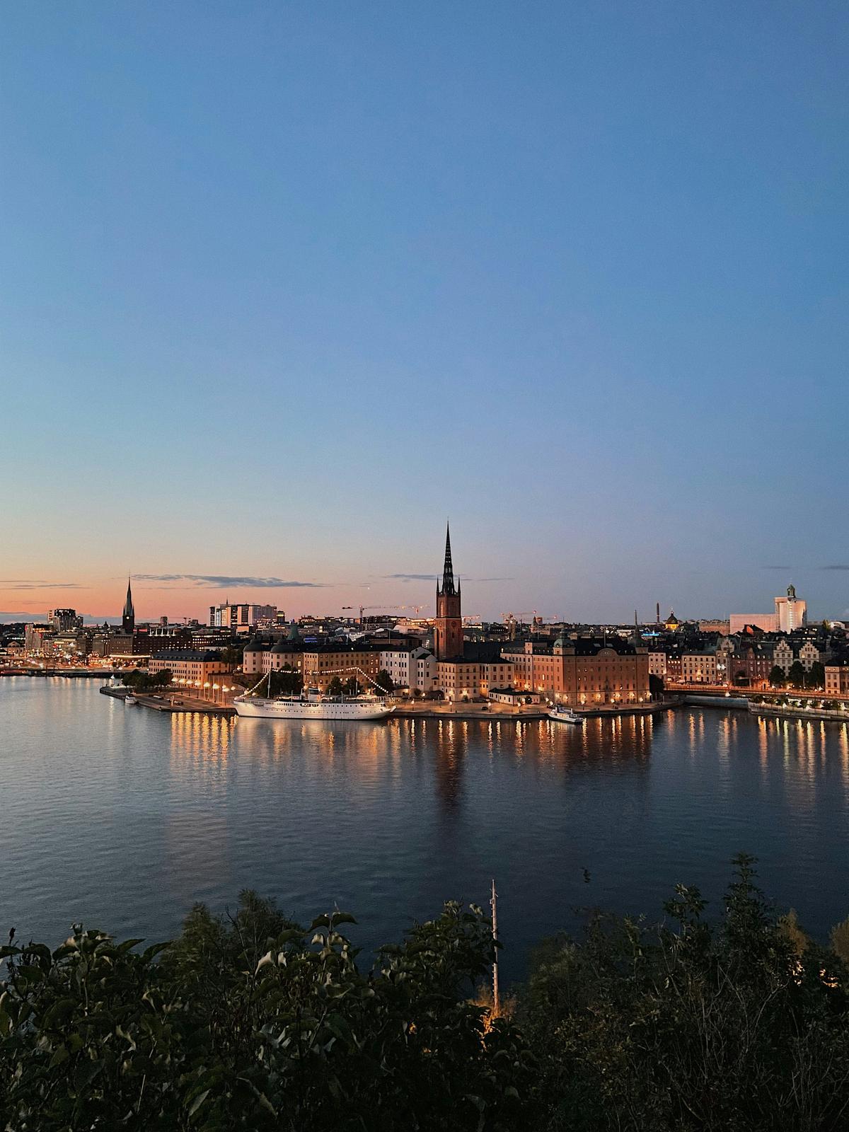 Stockholm im Foto von Oscar Nord auf Unsplash