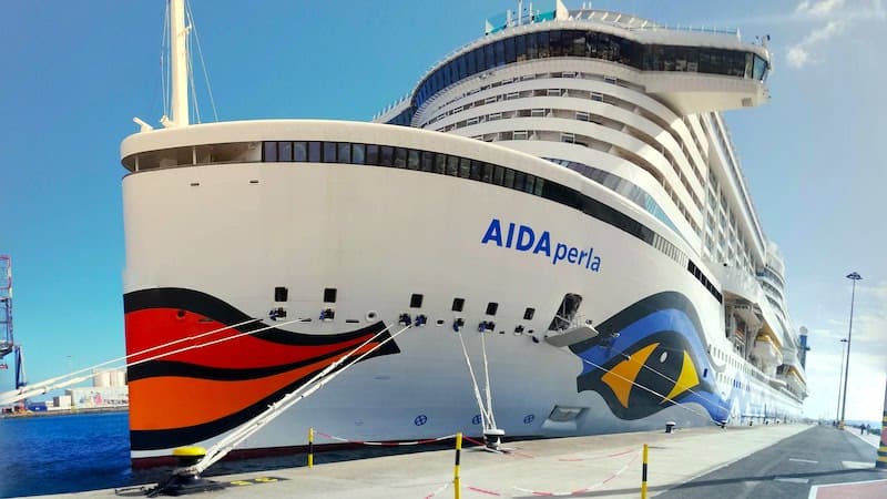 01-aidaperla-kanaren AIDAperla fest vertaut im Hafen